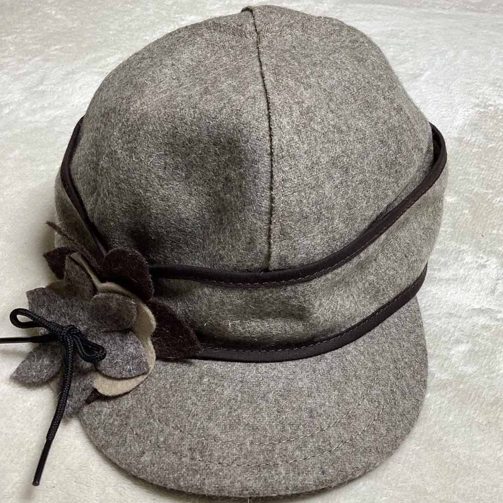 Stormy Kromer Gray Wool Blend Petal Pusher Cap Flower Detail Size 7 1/4